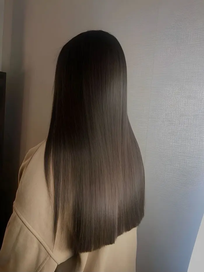Sleek glass-finish blow-dry by Glam On Call, Dubai